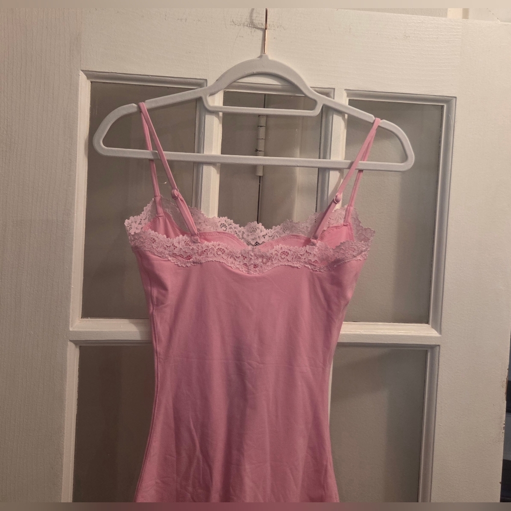 SKIMS Fits Everybody Bubble Gum Lace Trim ONESIE!! - Picture 9 of 13